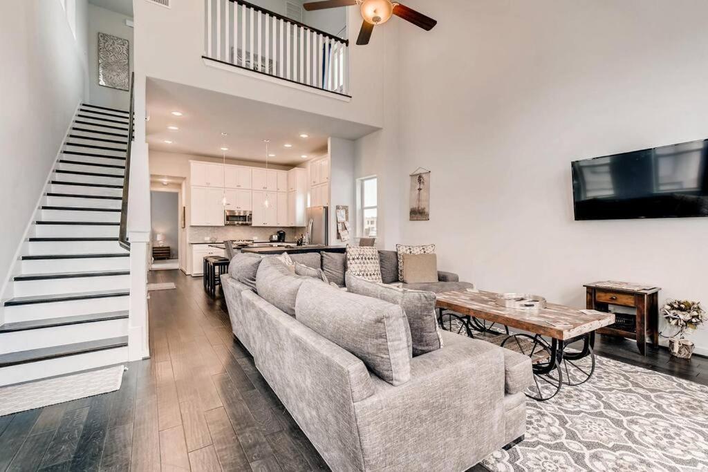 Сasa de vacaciones Fam Friendly 5 Bed Blocks To Pearl/riverwalk! *
