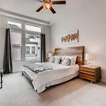 Fam Friendly 5 Bed Home Blocks To Pearl/Riverwalk!