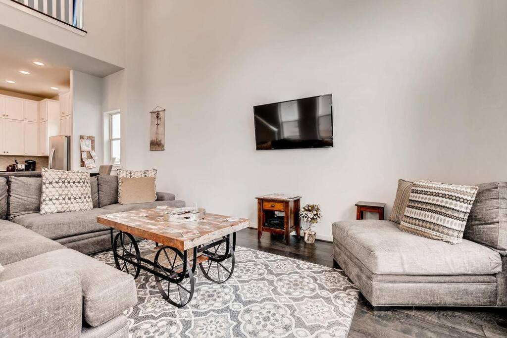 Fam Friendly 5 Bed Blocks To Pearl/riverwalk! Сasa de vacaciones *